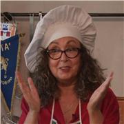 Cheffe italienne, animatrice d'émissions web culinaires, passionnée d'histoire de la cuisine dans les siècles.